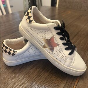 Vintage Havana White Sneakers with Metallic Star and Checkered Heel